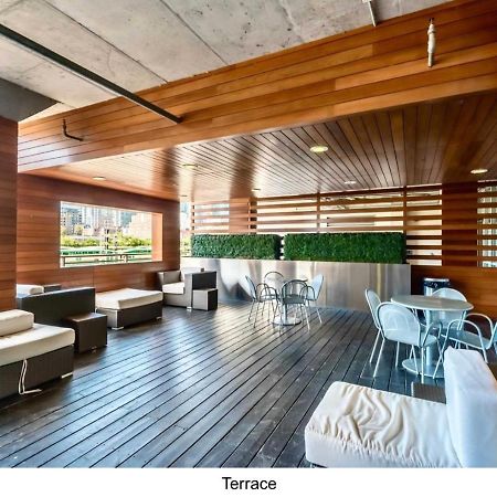 Three Br Condo Step To Cn Tower Rogers Center With Free Parking Toronto Extérieur photo