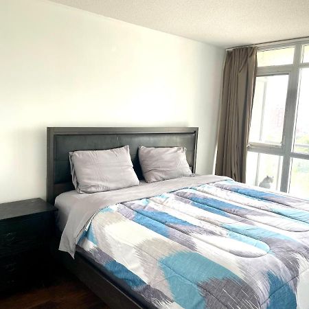 Three Br Condo Step To Cn Tower Rogers Center With Free Parking Toronto Extérieur photo