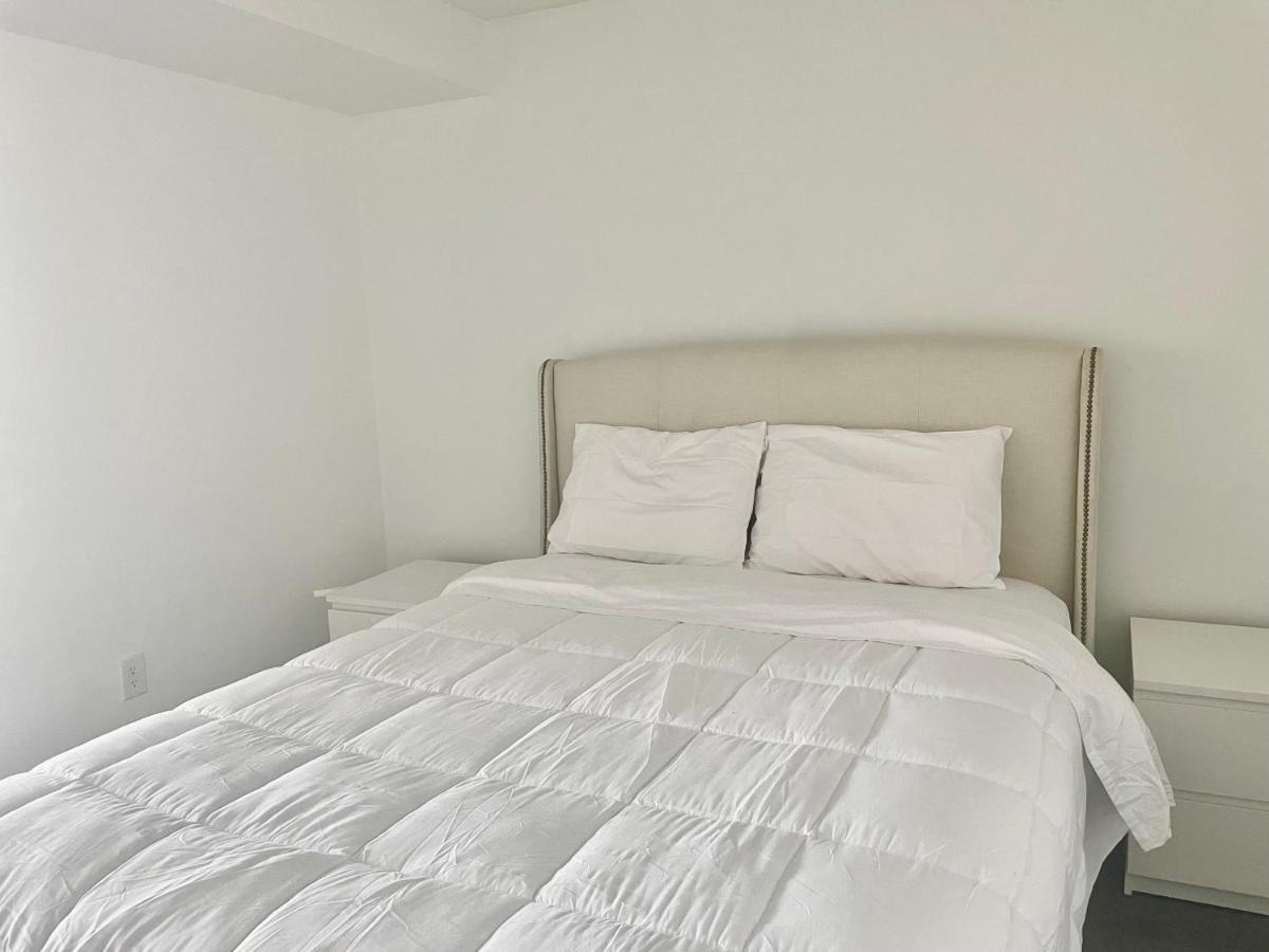 Three Br Condo Step To Cn Tower Rogers Center With Free Parking Toronto Extérieur photo