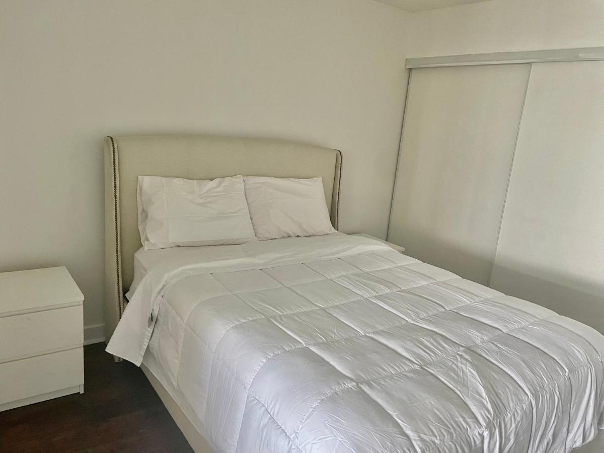 Three Br Condo Step To Cn Tower Rogers Center With Free Parking Toronto Extérieur photo