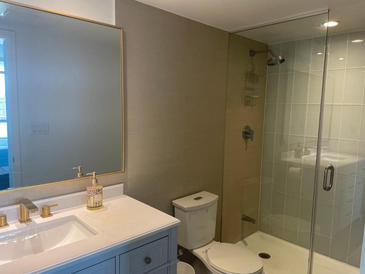 Three Br Condo Step To Cn Tower Rogers Center With Free Parking Toronto Extérieur photo