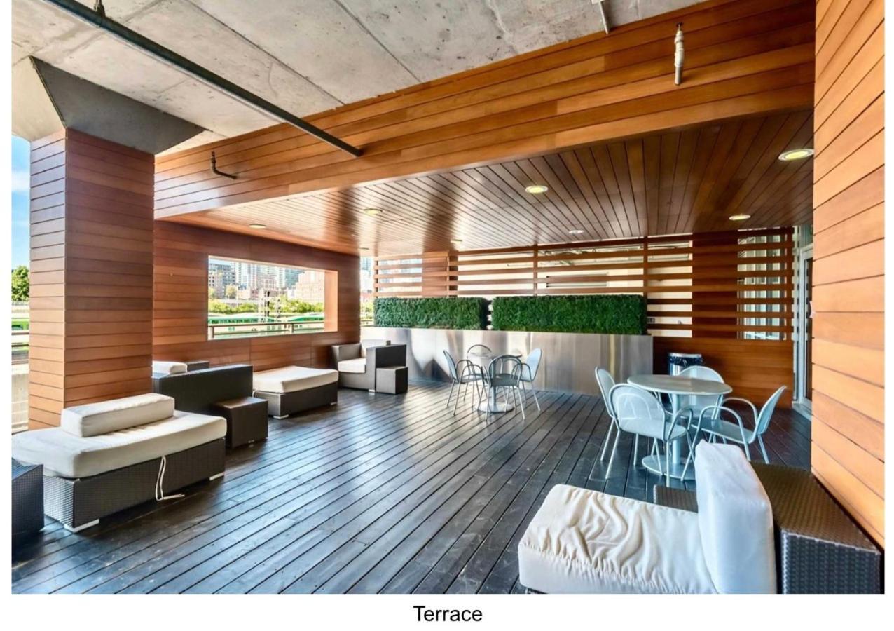 Three Br Condo Step To Cn Tower Rogers Center With Free Parking Toronto Extérieur photo